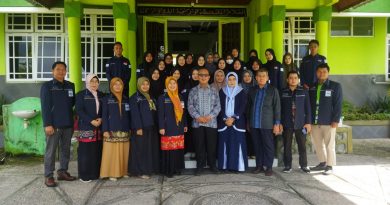 Kepala Biro AUAK Wakili Rektor melepas secara resmi peserta KKN Tematik dan Magang MBKM FTIK IAIN Palangka Raya